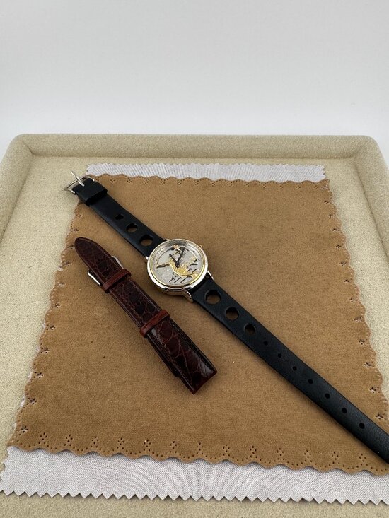 Vintage 1990s Women\'s FOSSIL Tennis Player Watch main image 9